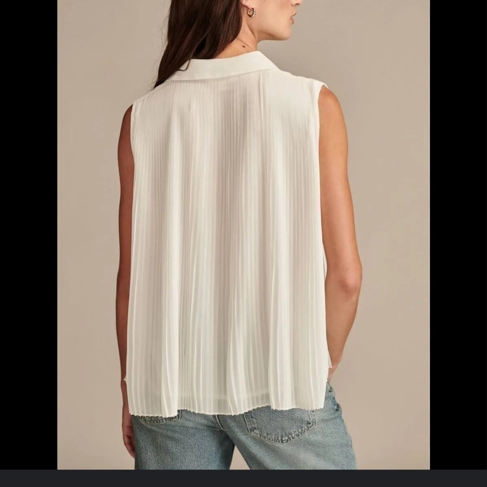 Sleeveless White Blouse - Picture 3 of 6